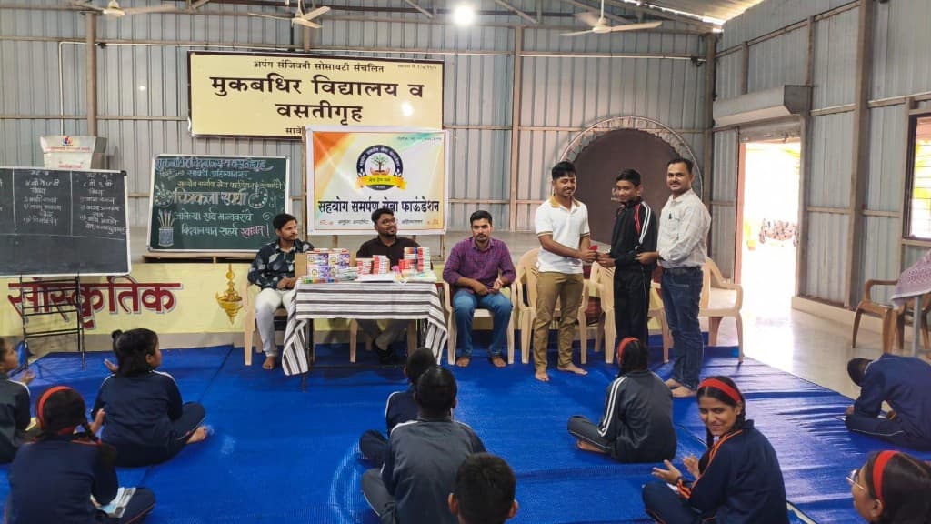 Prize presentation during the art workshop at Mukbadhir Vidyalaya