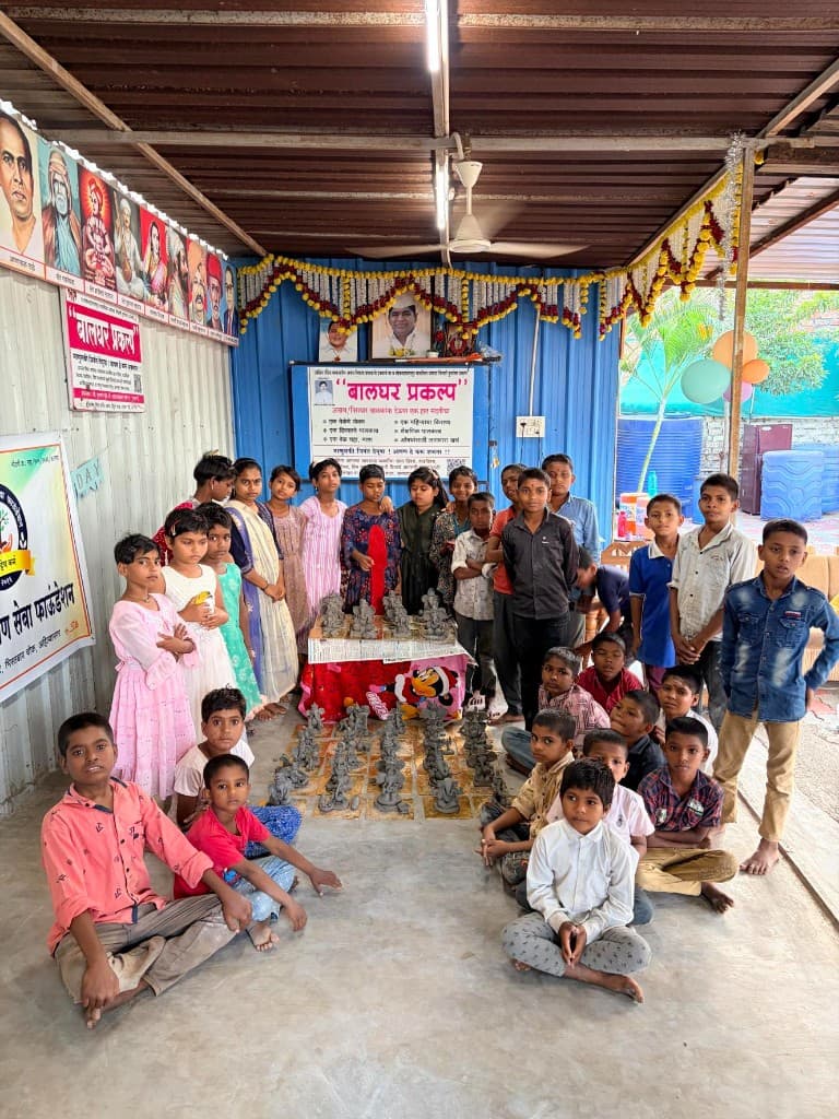 Children of Balghar Prakalp with the Ganpati idols they made